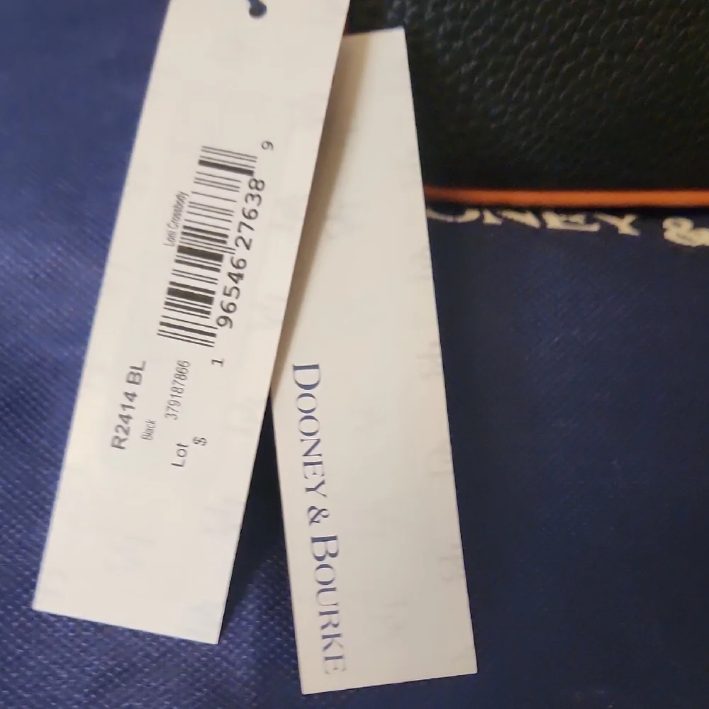 Dooney & Bourke Pebble Grain Camera Bag - Picture 3 of 9